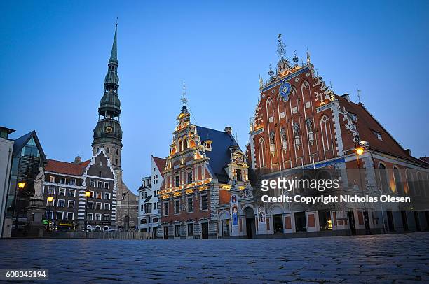 blackheads house blue hour - riga, latvia - riga stock pictures, royalty-free photos & images