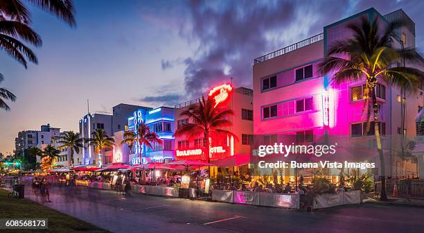 miami beach. ocean drive at night - miami nightlife stock pictures, royalty-free photos & images