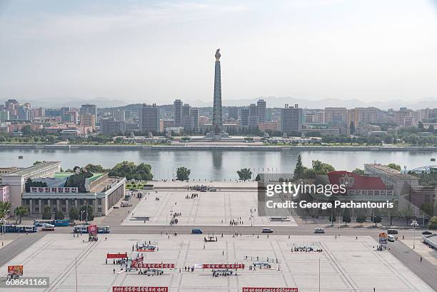 kim il-sung square, pyongyang, north korea - nordkorea bildbanksfoton och bilder