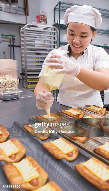 woman baker preparing food in a commercial kitchen - billy cook stock pictures, royalty-free photos & images