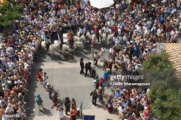 procession during annual gipsy pilgrimage - zigeuner stockfoto's en -beelden