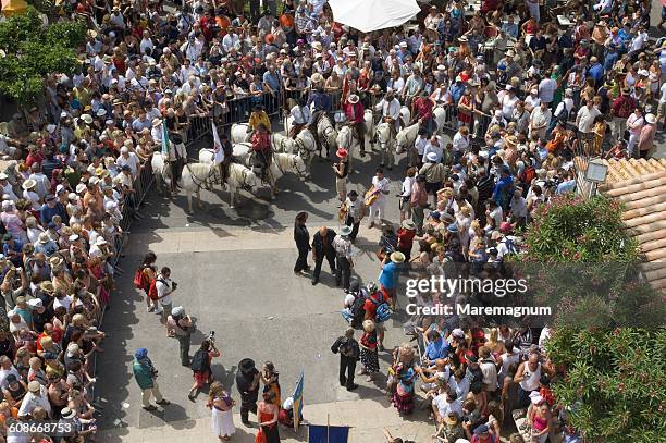 procession during annual gipsy pilgrimage - romani people 個照片及圖片檔