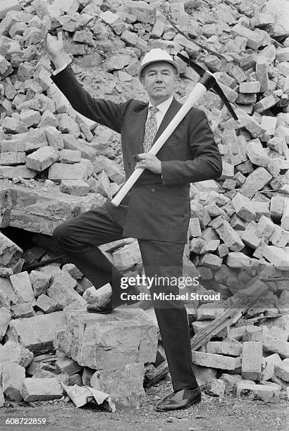 English actor Sir Michael Redgrave inaugurates the construction of the Redgrave Theatre in Farnham, Surrey, UK, 24th September 1971.