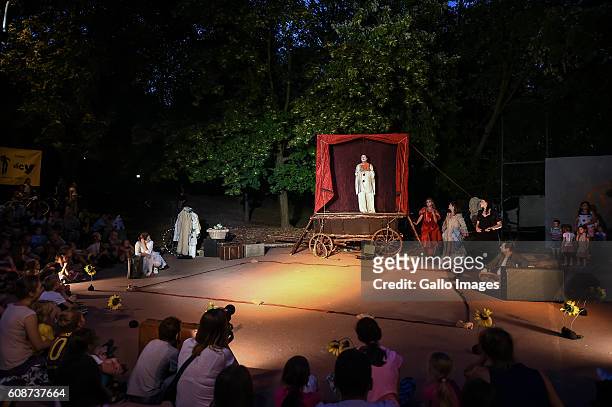 Mimo Pantomime Theatre plays The Comedians performance during the Sztuka Ulicy Festival on September 09, 2016 at Szczesliwicki Park in Warsaw,...