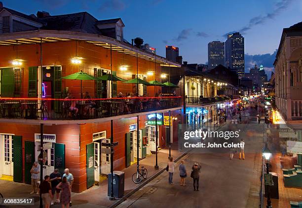 new orleans, louisiana - bourbon street new orleans fotografías e imágenes de stock