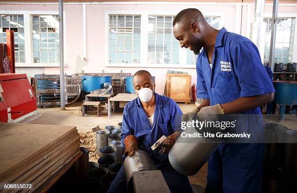 Toolmaker Apprentice Toolmaker Photos and Premium High Res Pictures - Getty Images