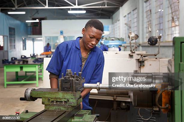 Toolmaker Apprentice Toolmaker Photos and Premium High Res Pictures - Getty Images