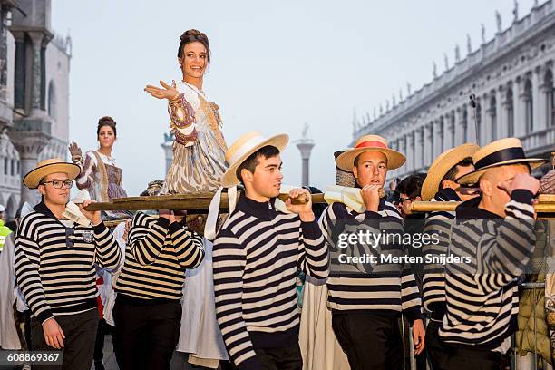 festa delle marie parade at st marks square - fiesta elegante stock-fotos und bilder