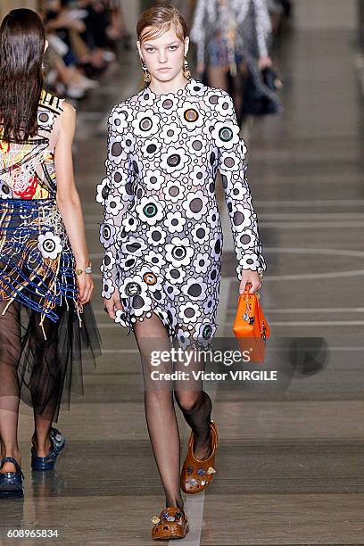 Model walks the runway at the Christopher Kane show during London Fashion Week Spring/Summer collections 2016/2017 on September 19, 2016 in London,...