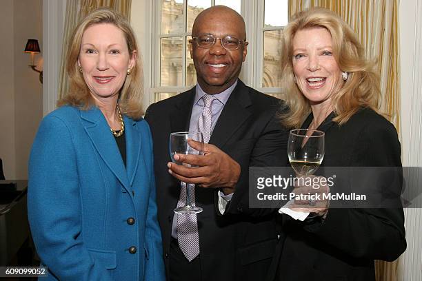 Anne Eisenhower Flottl, Cliff Love and Saundra Whitney attend 995 Fifth Hosts Casita Maria Committee Cocktail Reception '07 at 995 Fifth Avenue on...