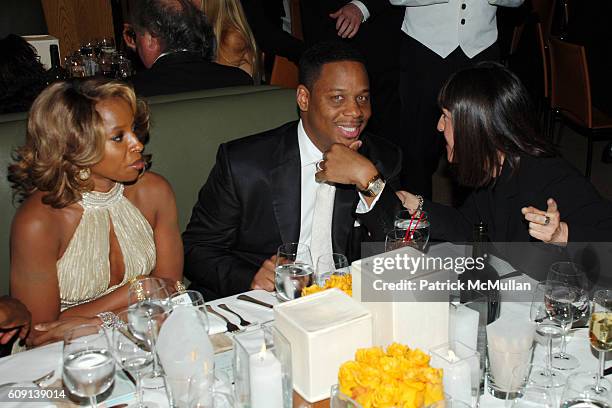 Mary J. Blige, Kendu Isaacs and Lisa Robinson attend ; VANITY FAIR Oscar Party at Morton's on February 25, 2007 in Los Angeles, CA.