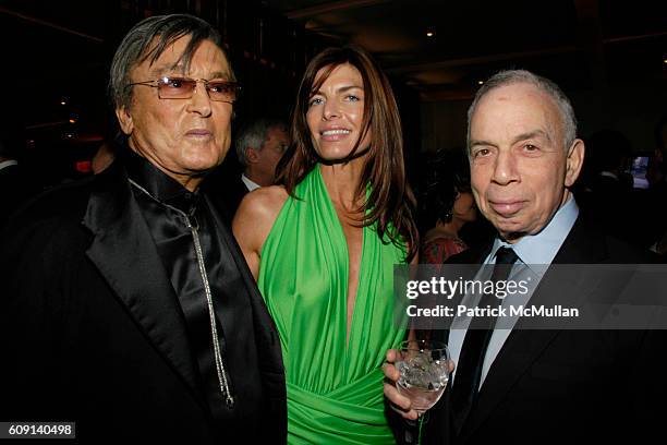 Robert Evans, Lady Victoria White and Si Newhouse attend VANITY FAIR Oscar Party at Morton's on February 25, 2007 in Los Angeles, CA.