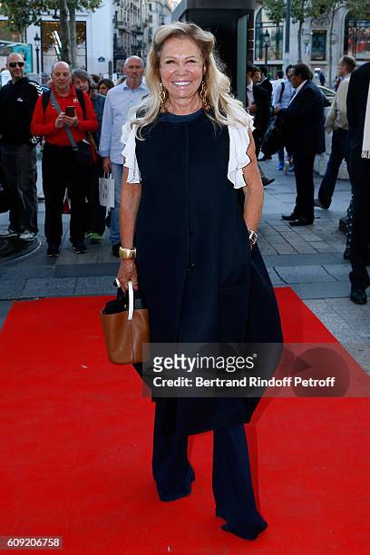 Miss Roland Pozzo di Borgo attends the "Cezanne et Moi" movie Premiere to Benefit 'Claude Pompidou Foundation'. Held at UGC Normandie in Paris on...