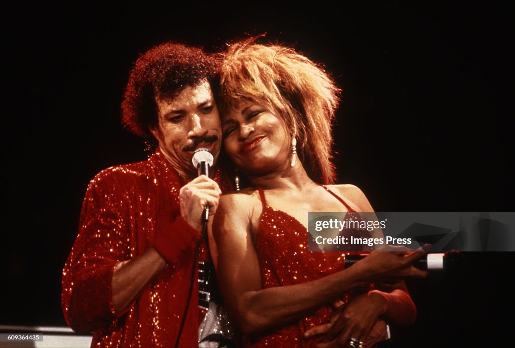 Lionel Richie performs with Tina Turner...
