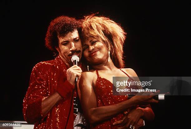Lionel Richie performs with Tina Turner circa 1985.
