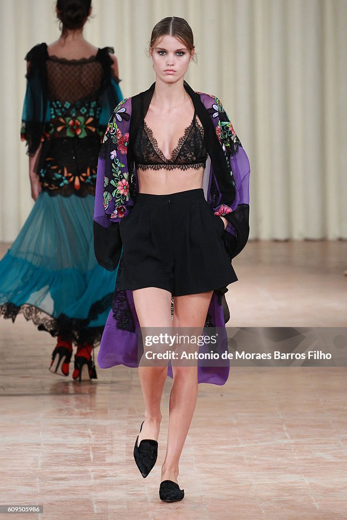 Alberta Ferretti - Runway - Milan Fashion Week SS17