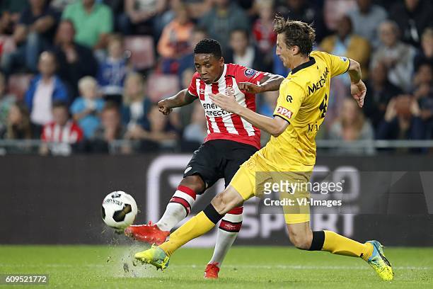 Steven Bergwijn of PSV, Roel Brouwers of Roda JC during the first round Dutch Cup match between PSV Eindhoven and Roda JC Kerkrade at the Phillips...