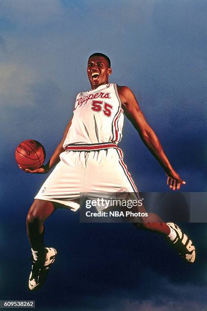 Lorenzen Wright of the Los Angeles Clippers poses in this circa 1997 photo at the Los Angeles Memorial Sports Arena in Los Angeles, California. NOTE...