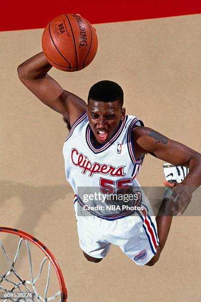 Lorenzen Wright of the Los Angeles Clippers dunks during a game in Circa 1997 at the Los Angeles Memorial Sports Arena in Los Angeles, California....
