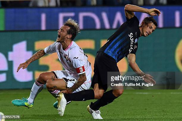 Remo Freuler of Atalanta and Daniele Diamanti of Palermo compete for the ball during the Serie A match between Atalanta BC and US Citta di Palermo at...