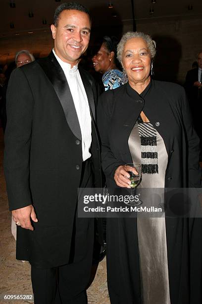 Ford Morrison Roland Ralph 305 Margaret Morrison Stock Photos, High-Res Pictures, and Images ...