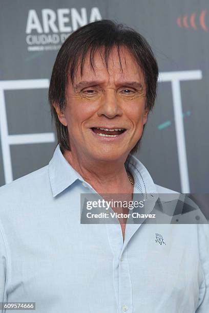 Brazilian singer-songwriter Roberto Carlos attends a press conference to promote his album "Primera Fila" and his Latin America tour at Hyatt Regency...