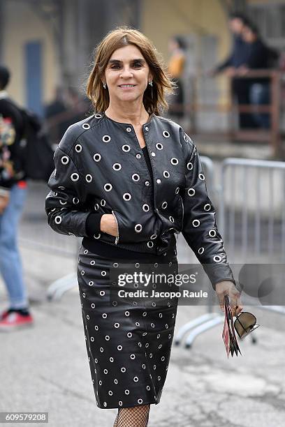 Carine Roitfeld arrives at the Gucci show during Milan Fashion Week Spring/Summer 2017 on September 21, 2016 in Milan, Italy.