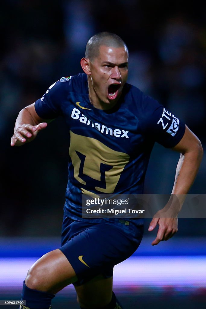 Pumas UNAM v Atlas - Torneo Apertura 2016 Liga MX