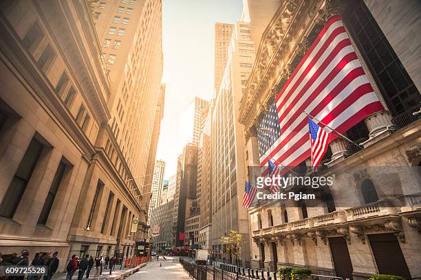 new york stock exchange, wall street, usa - usa stock pictures, royalty-free photos & images