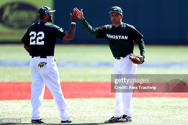 Pakistan Inayat Rp Al Zubair District Photos and Premium High Res Pictures - Getty Images