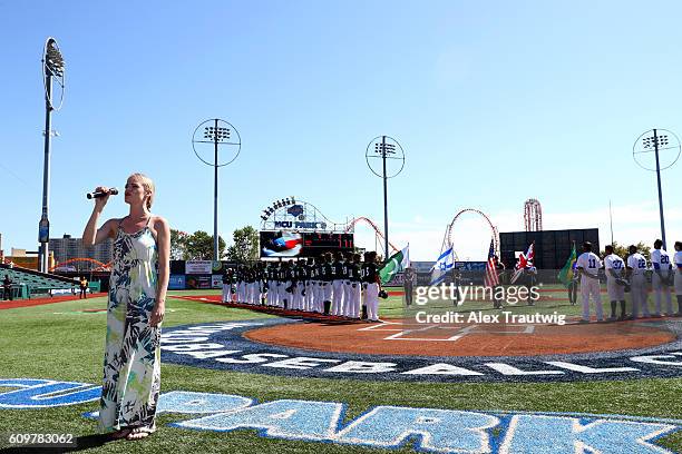 Emily Reed Singer 408 Emily Reed Stock Photos, High-Res Pictures, and Images - Getty Images