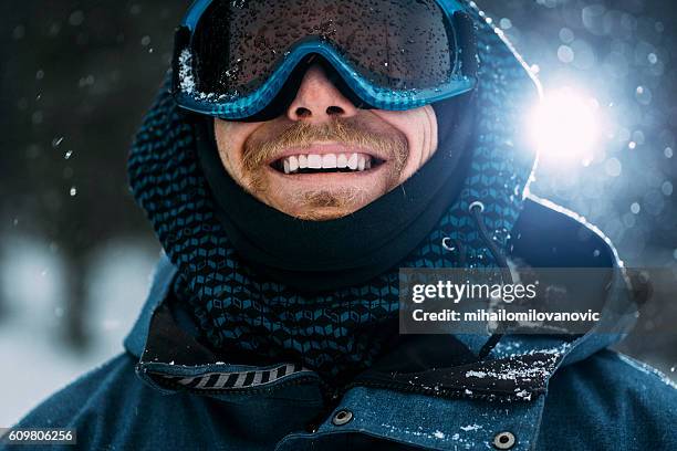 portrait of a happy snowboarder - snowboarden stockfoto's en -beelden