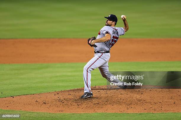 Josh Collmenter of the Atlanta Braves pitches during the game against the Miami Marlins at Marlins Park on September 22, 2016 in Miami, Florida.