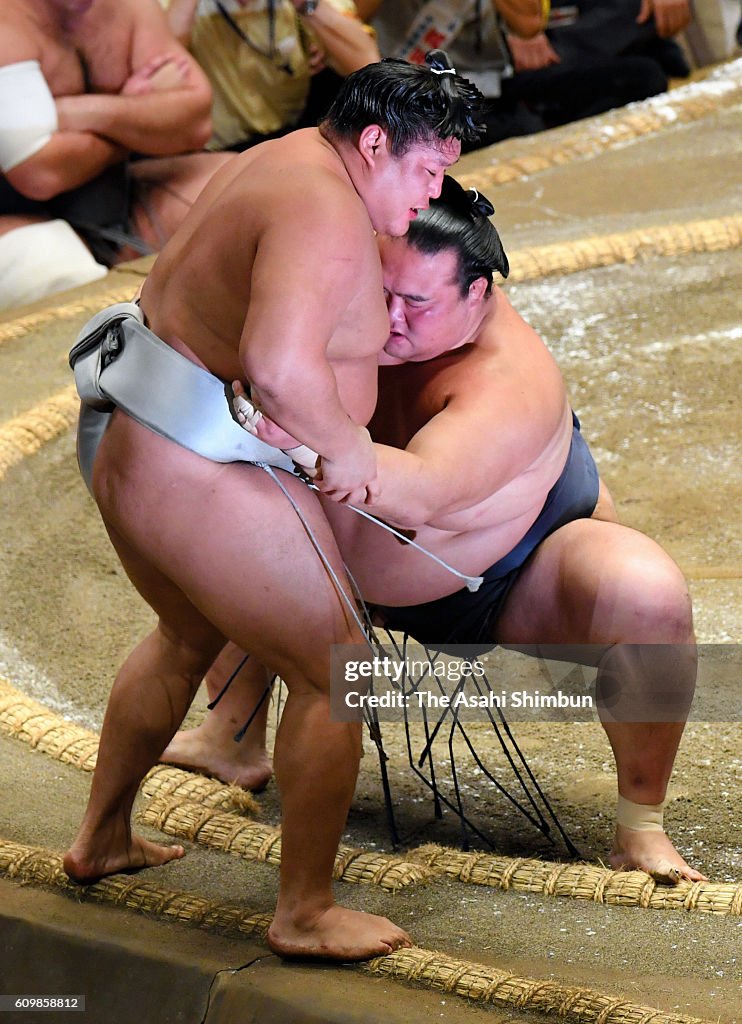 Grand Sumo Autumn Tournament - Day 5