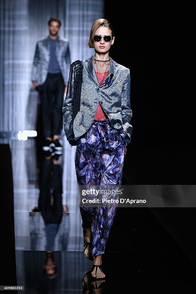 Giorgio Armani - Runway - Milan Fashion Week SS17