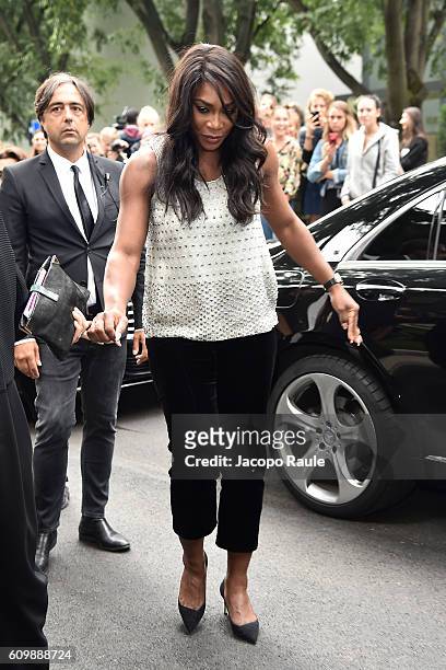 Serena Williams arrives at the Giorgio Armani show during Milan Fashion Week Spring/Summer 2017 on September 23, 2016 in Milan, Italy.