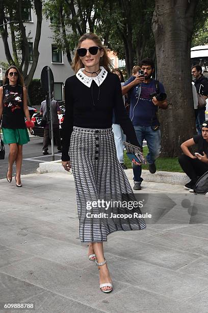 Olivia Palermo arrives at the Giorgio Armani show during Milan Fashion Week Spring/Summer 2017 on September 23, 2016 in Milan, Italy.