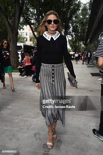 Olivia Palermo arrives at the Giorgio Armani show during Milan Fashion Week Spring/Summer 2017 on September 23, 2016 in Milan, Italy.