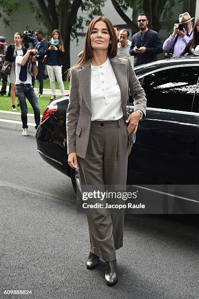 Ilaria Spada arrives at the Giorgio Armani show during Milan Fashion Week Spring/Summer 2017 on September 23, 2016 in Milan, Italy.