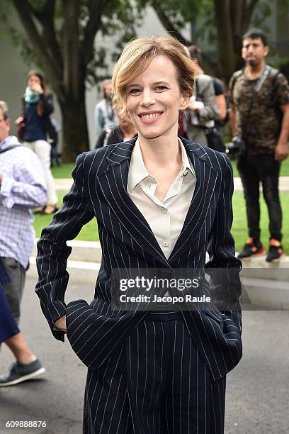 Sonia Bergamasco arrives at the Giorgio Armani show during Milan Fashion Week Spring/Summer 2017 on September 23, 2016 in Milan, Italy.