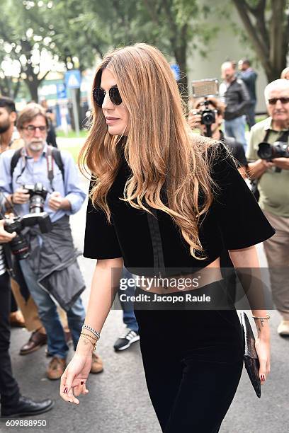 Bianca Brandolini D'Adda arrives at the Giorgio Armani show during Milan Fashion Week Spring/Summer 2017 on September 23, 2016 in Milan, Italy.