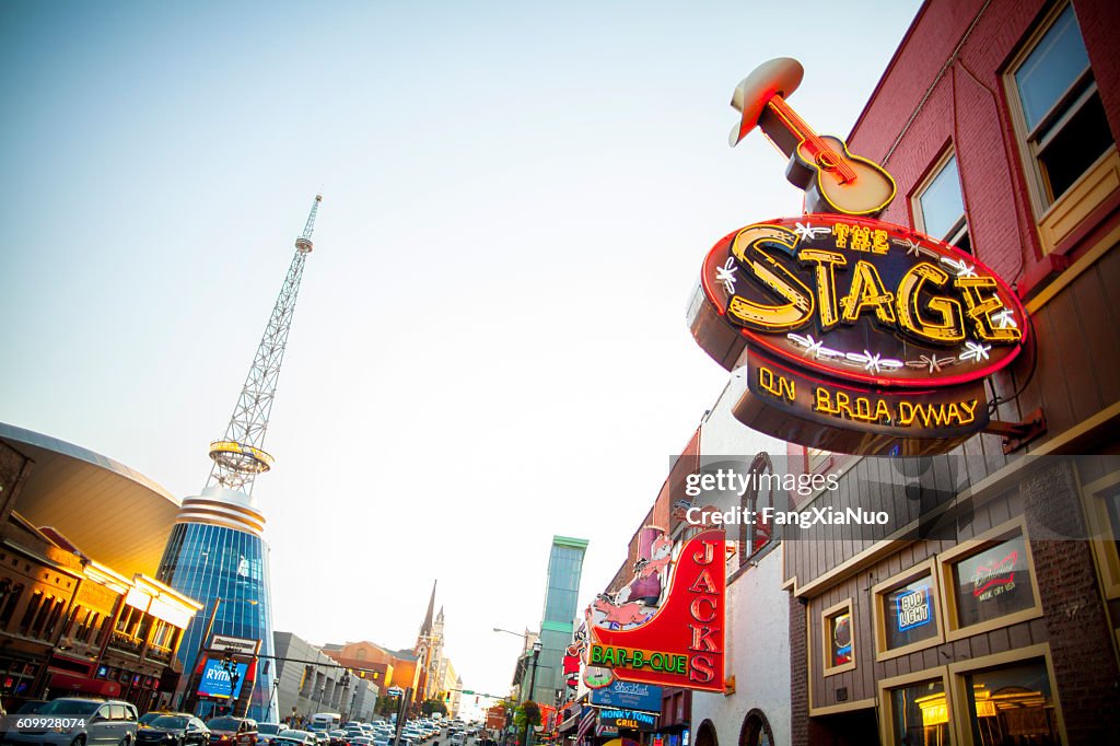 Estabelecimentos de entretenimento musical no centro de Nashville