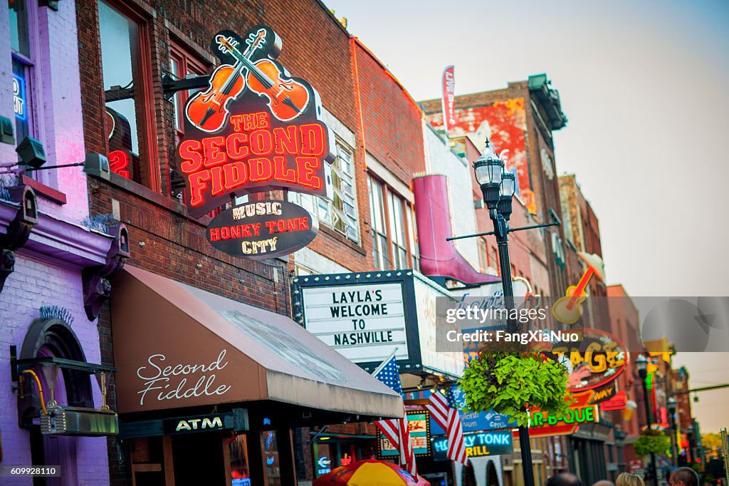 Downtown Nashville music entertainment establishments