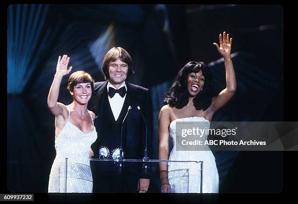 Glen Campbell 1976 Photos and Premium High Res Pictures - Getty Images