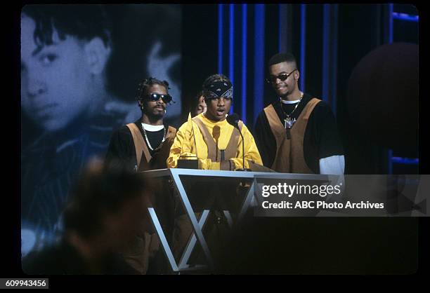 20th Anniversary Special - Airdate: January 25, 1993. KRISS KROSS, FAVORITE RAP/HIP-HOP NEW ARTIST