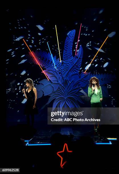 20th Anniversary Special - Airdate: January 25, 1993. L-R: LINDA DAVIS;REBA MCENTIRE