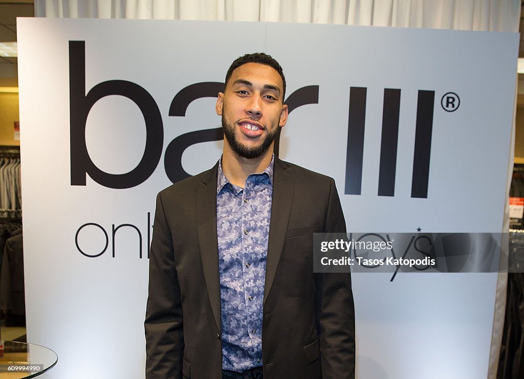 Macy's on State Street Welcomes Chicago Bulls Rookie Denzel Valentine with Personal Appearance