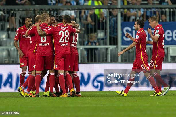 Muenchen, Deutschland, , 2. Bundesliga 5. Spieltag, TSV 1860 Muenchen - 1. FC Union Berlin, Jubel um den Torschuetzen zum 1:2 Kenny Prince Redondo