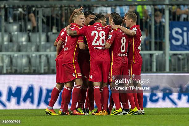 Muenchen, Deutschland, , 2. Bundesliga 5. Spieltag, TSV 1860 Muenchen - 1. FC Union Berlin, Jubel um den Torschuetzen zum 1:2 Kenny Prince Redondo