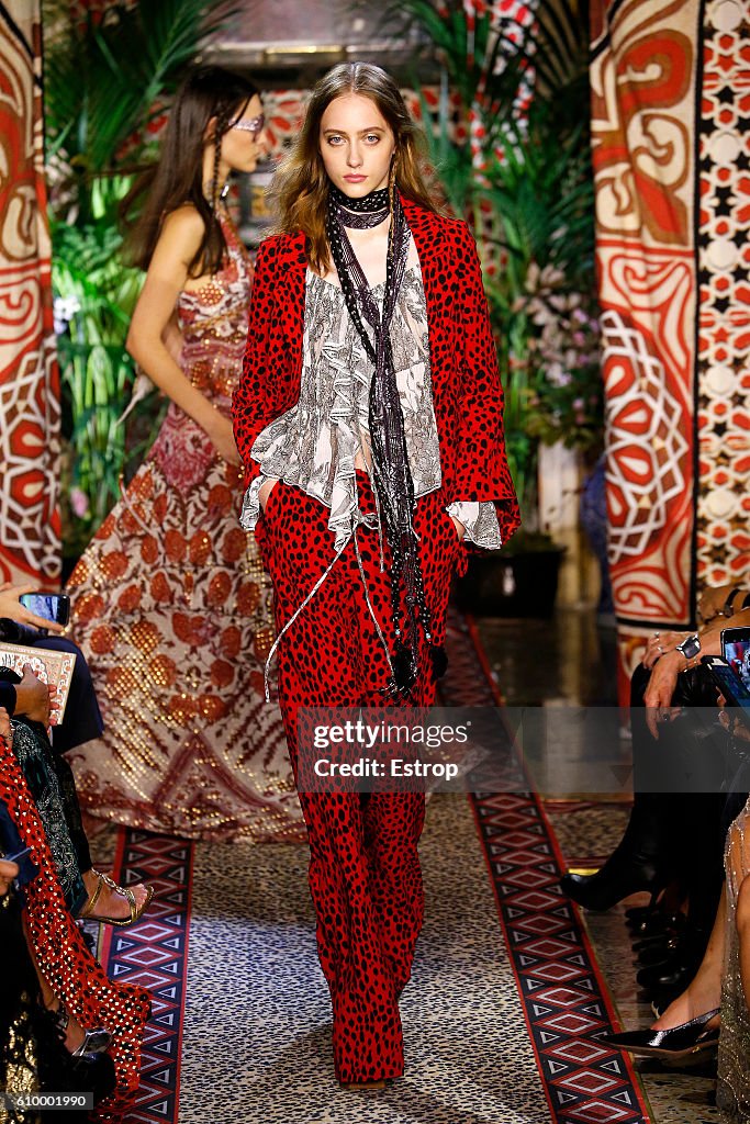 Roberto Cavalli - Runway - Milan Fashion Week SS17